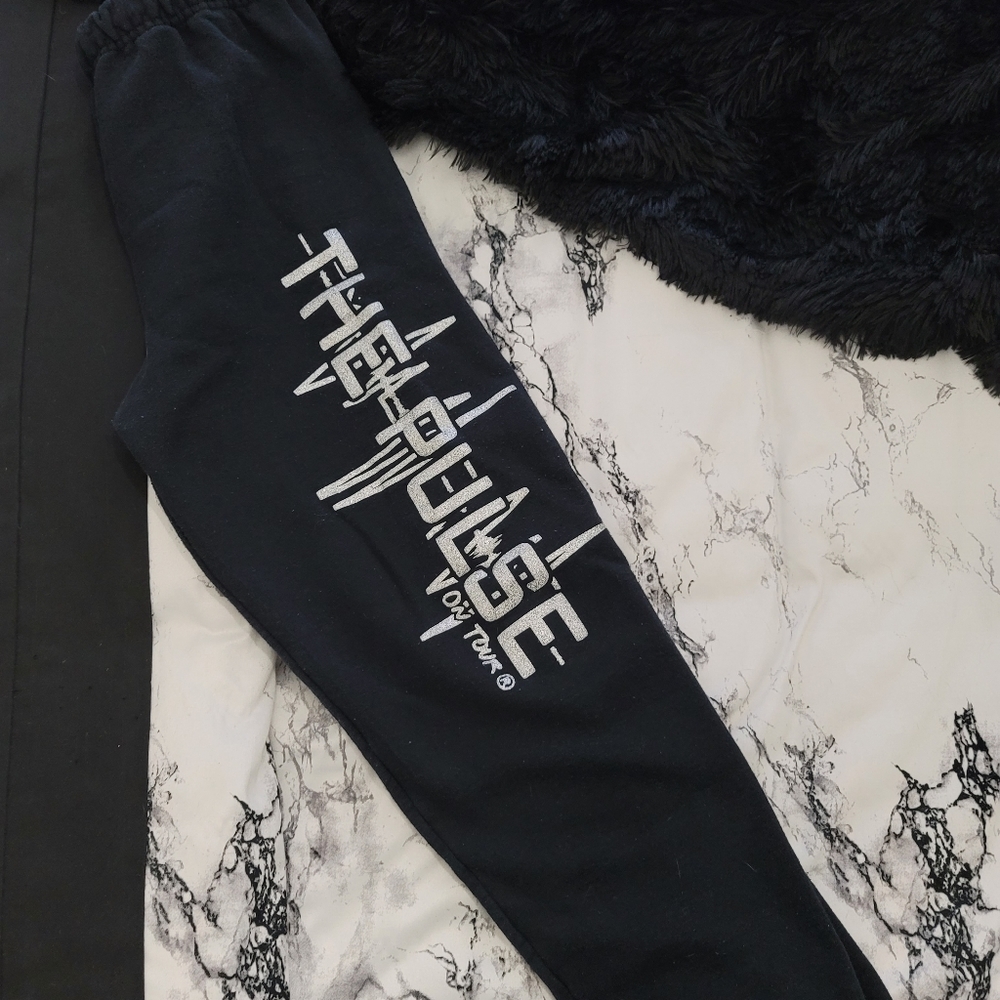 The Pulse Von Tour Black Sweatpants​